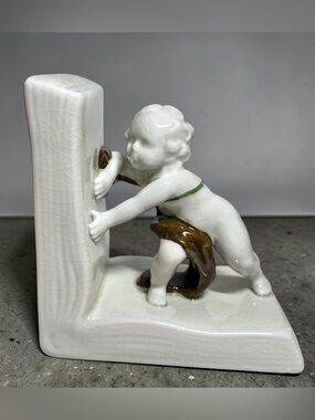 Global Views Inc. Children Bookend Ceramic Figurine